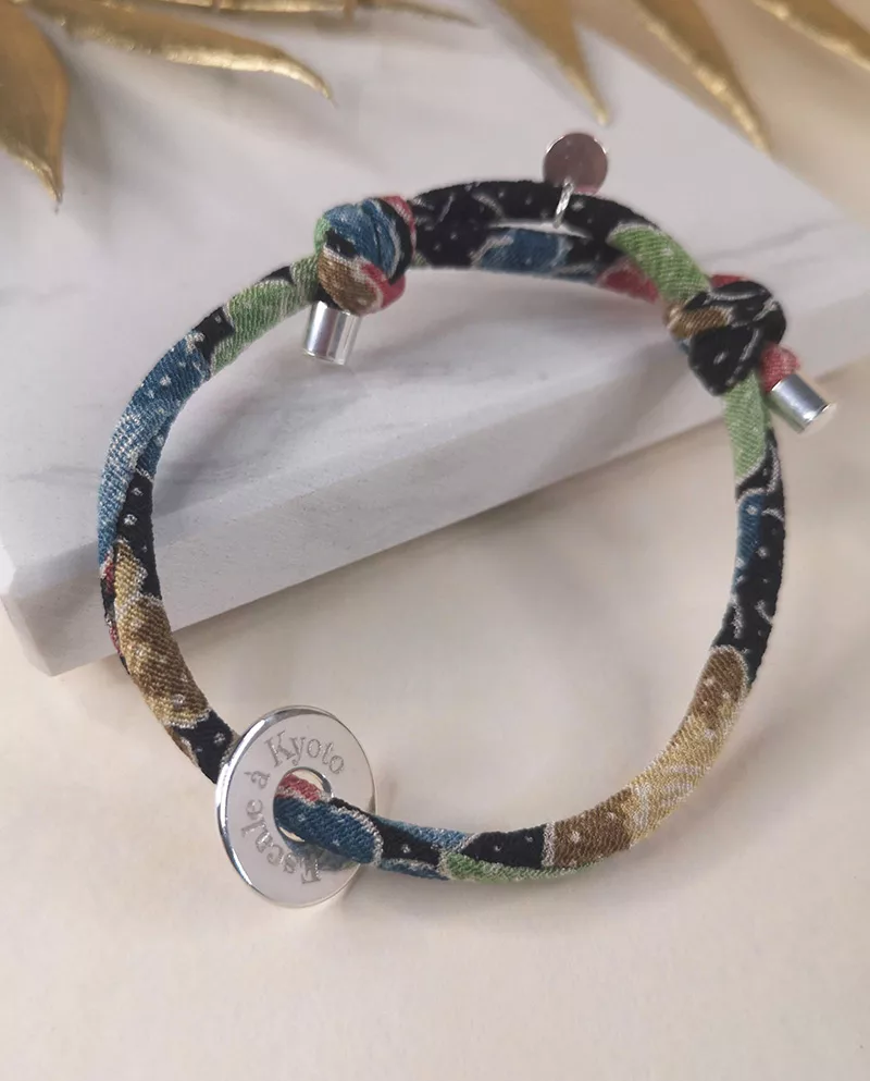 Kimono bracelet personnalisé Argent et soie upcyclée, un bijou qui vous replonge dans votre voyage au Japon