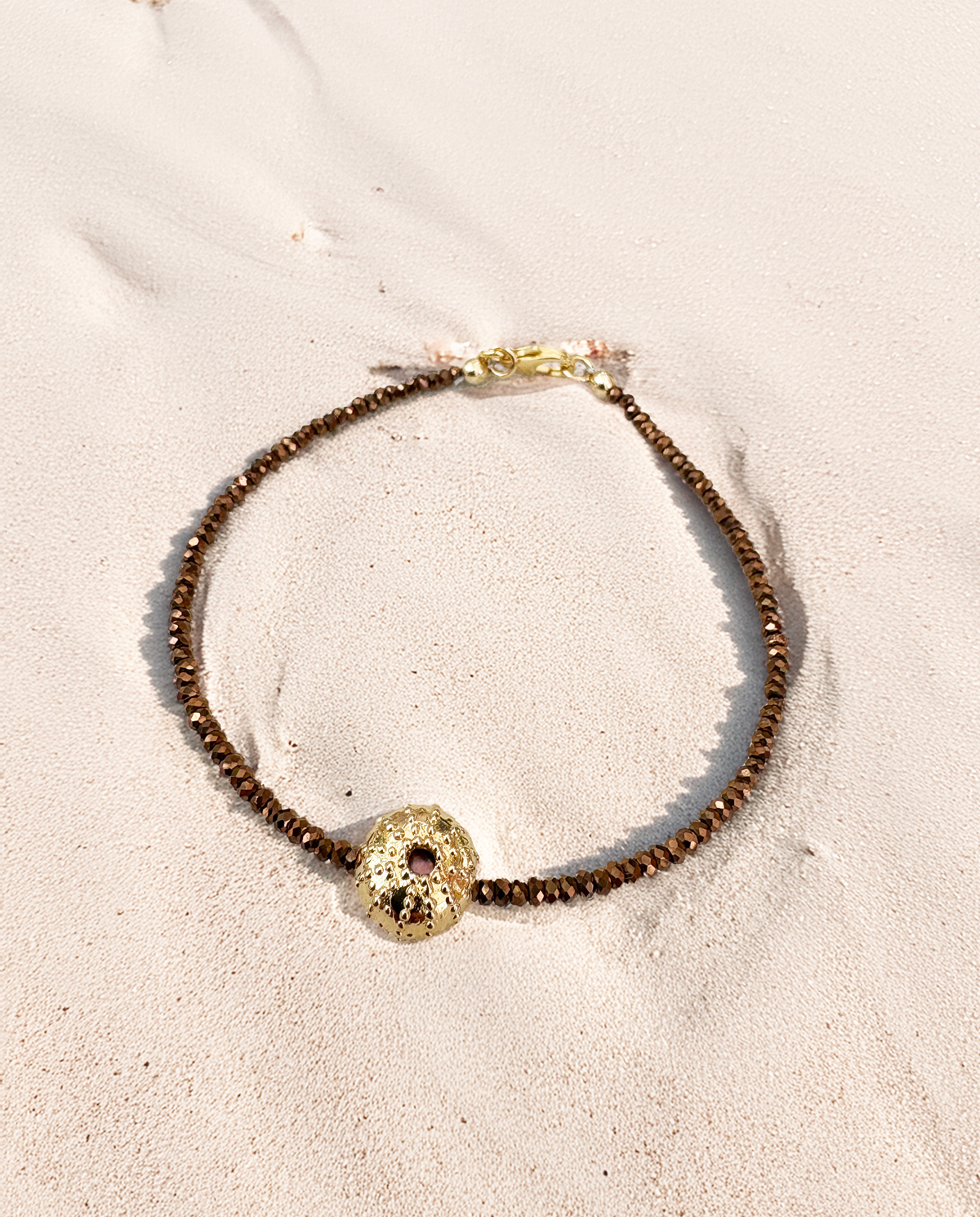 Bracelet Oursin Talisman – perle cachée mordorée